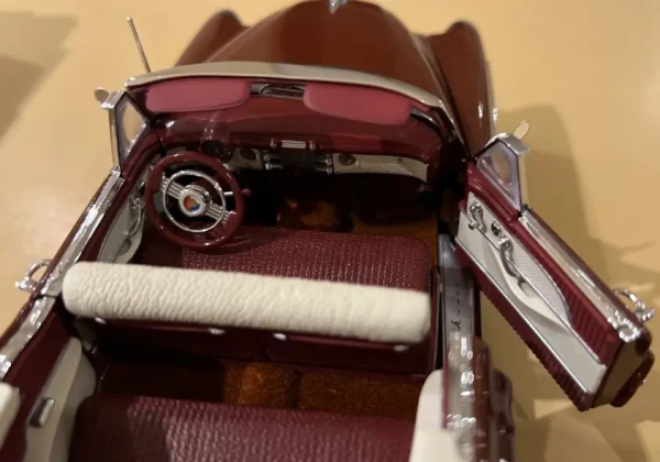 Franklin Mint Buick Skylark Convertible 1953 DieCast Model (2325)